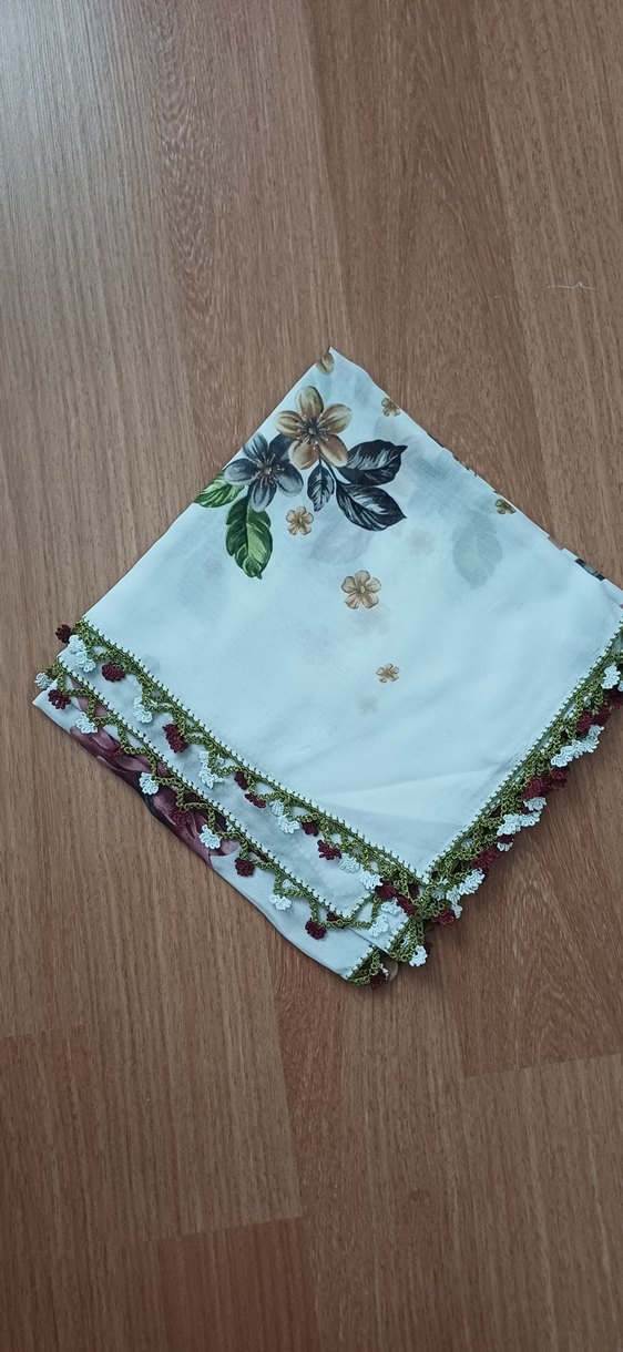 Çiçek Desenli Fırfırlı Çok Renkli Kadın Fuları - Görsel 3