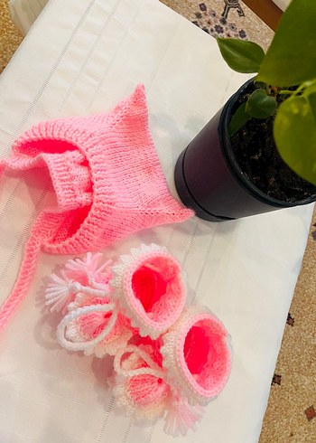 Nakışlı Örgü Bebek Patik ve Şapka - Görsel 6