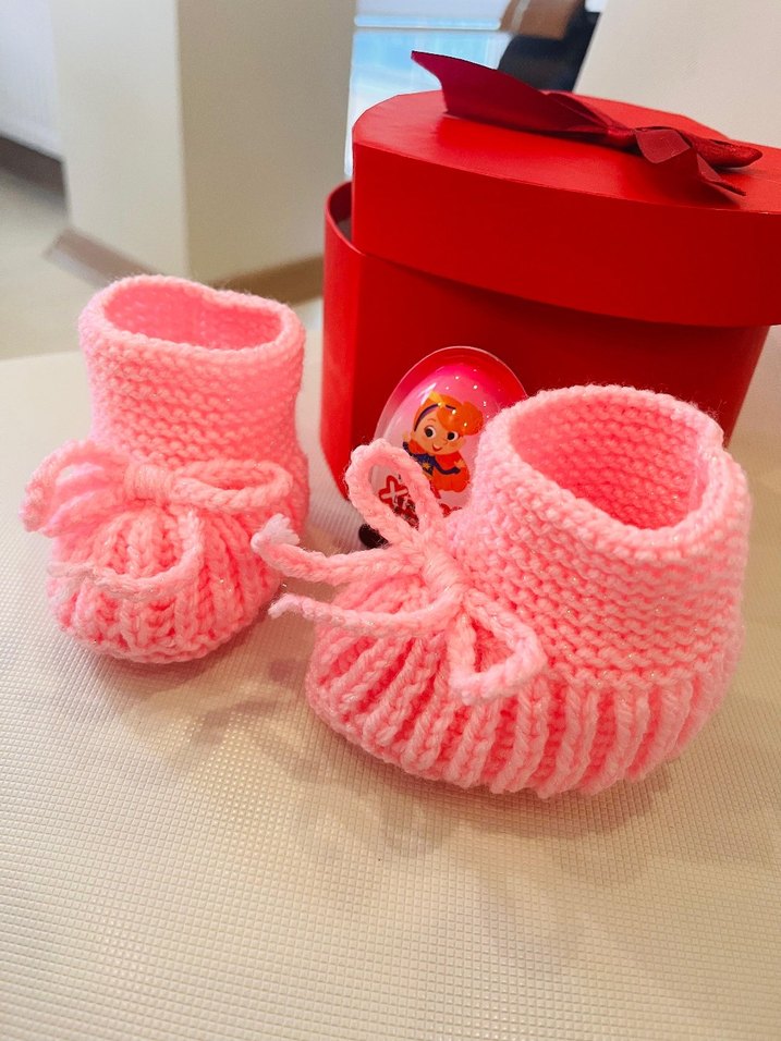 Nakışlı Örgü Bebek Patik ve Şapka - Görsel 4