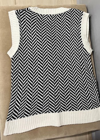 Zebra Desenli V Yakalı Örgü Süveter - Görsel 2