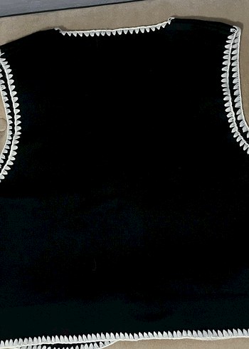 Düğmeli Siyah V Yaka Nakışlı Kadın Yelek - Görsel 2