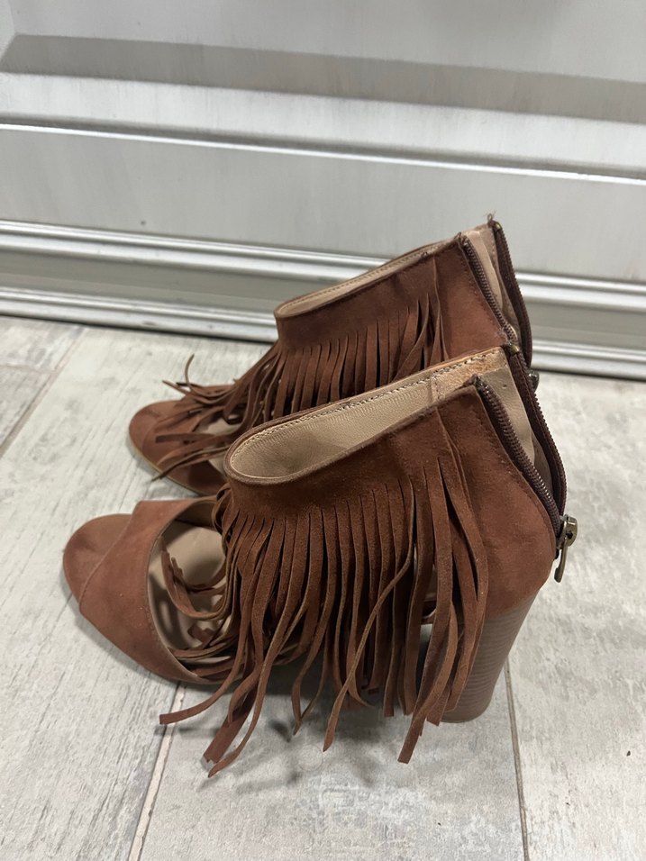 Püsküllü Kahverengi Süet Topuklu - Görsel 2