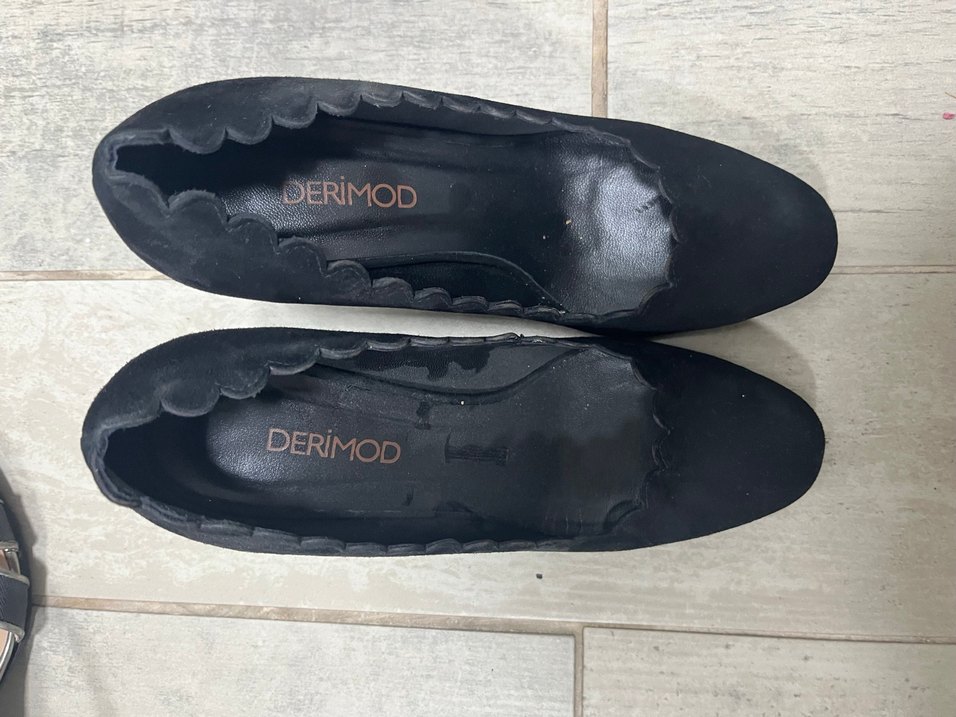 Siyah Kenarları Şekilli Topuklu Ayakkabı - Görsel 2