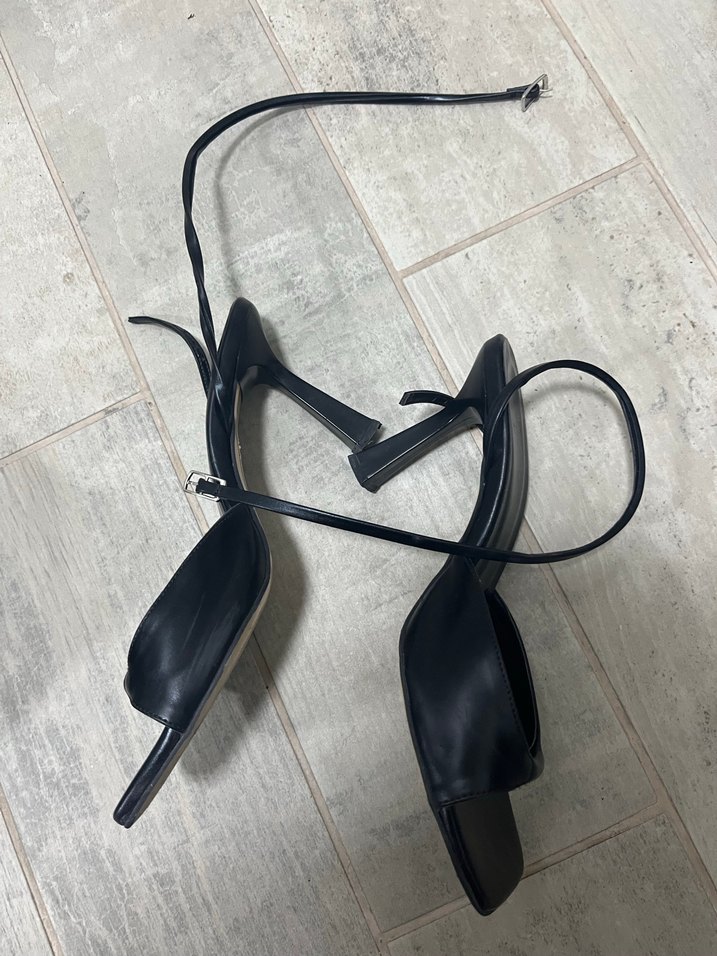 Siyah Bilekten Bağlamalı Topuklu - Görsel 2