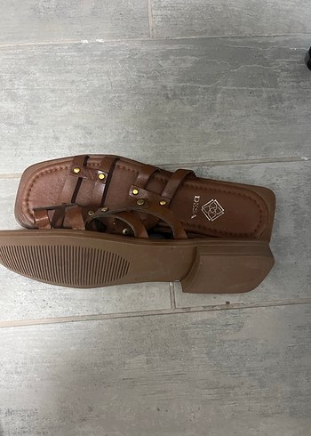 Desa Kahverengi Kadın Terlik - Görsel 2