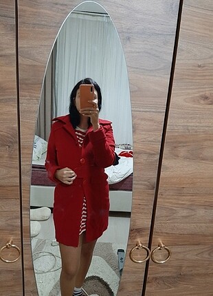 Kırmızı pardösü ceket