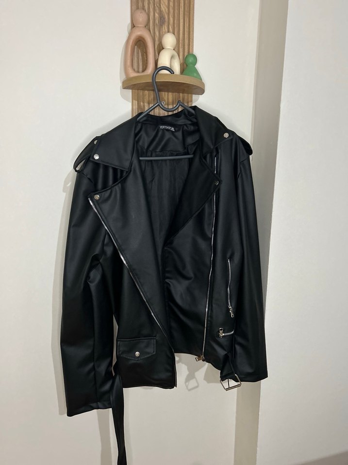 Siyah Deri Kadın Ceket V-Yaka Fermuarlı - Görsel 3