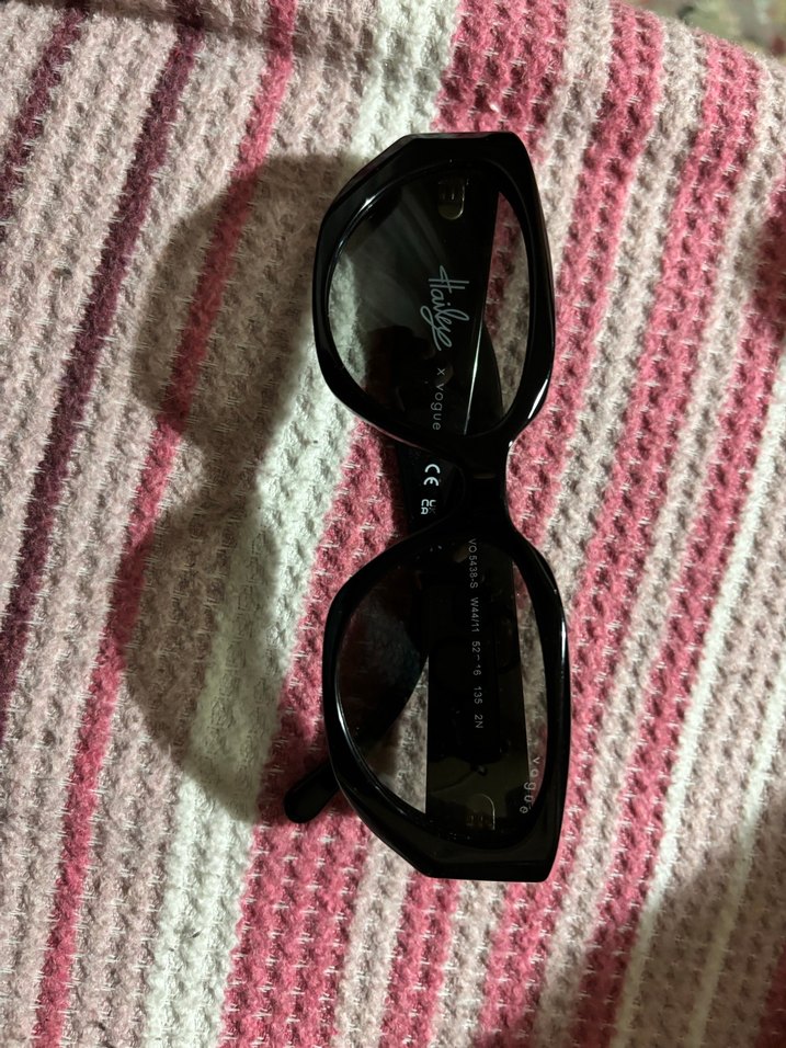 Vogue
 Hailey  Bieber gözlük Siyah Kadın Sokak Stili Gözlük - Görsel 2