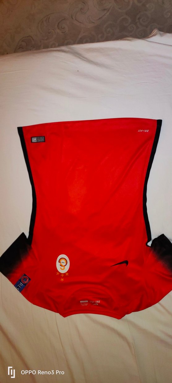 Kırmızı Kadın Kısa Kollu Orjinal Galatasaray Forması - Görsel 2