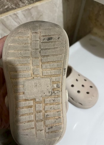 Kız Çocuk Beyaz Tokalı Kauçuk Terlik - Görsel 4