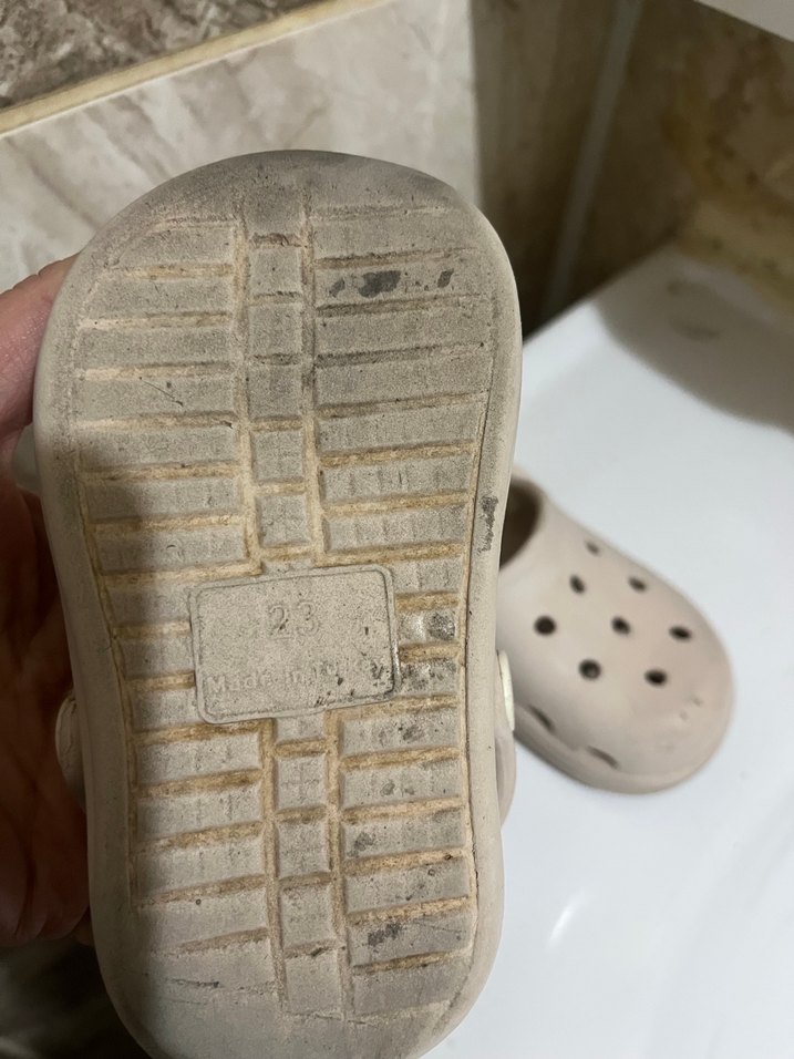 Kız Çocuk Beyaz Tokalı Kauçuk Terlik - Görsel 4