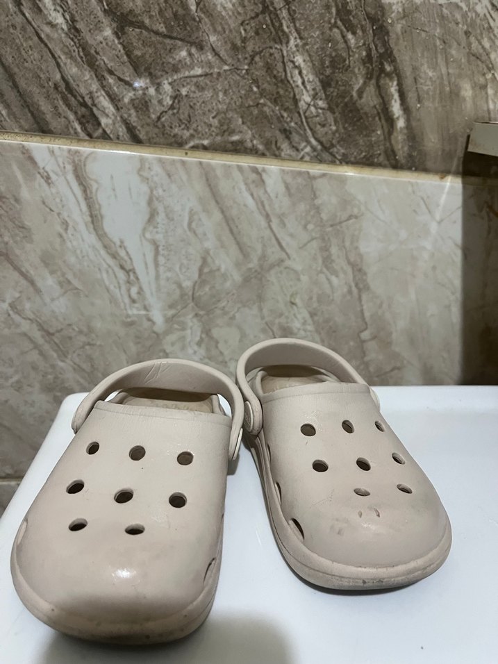 Kız Çocuk Beyaz Tokalı Kauçuk Terlik - Görsel 3