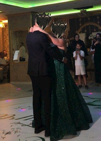 Simli zümrüt yeşili, Drapeli, askılı Kadın nişan, söz abiyesi - Görsel 4