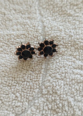 Bej Payetli Midi Çiçek Küpeler - Görsel 3