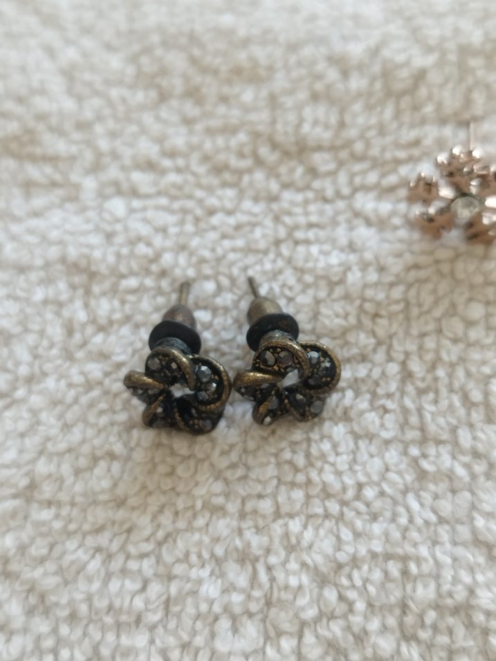 Bej Payetli Midi Çiçek Küpeler - Görsel 2