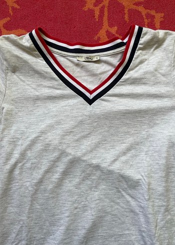 V Yaka Kısa Kollu Beyaz Günlük Elbise - Görsel 2