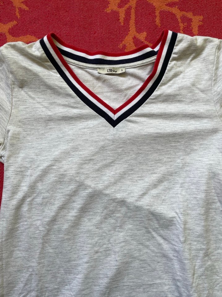 V Yaka Kısa Kollu Beyaz Günlük Elbise - Görsel 2