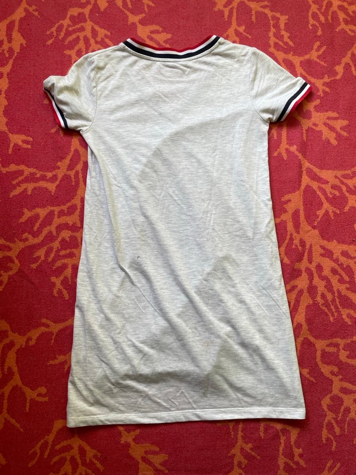 V Yaka Kısa Kollu Beyaz Günlük Elbise - Görsel 3