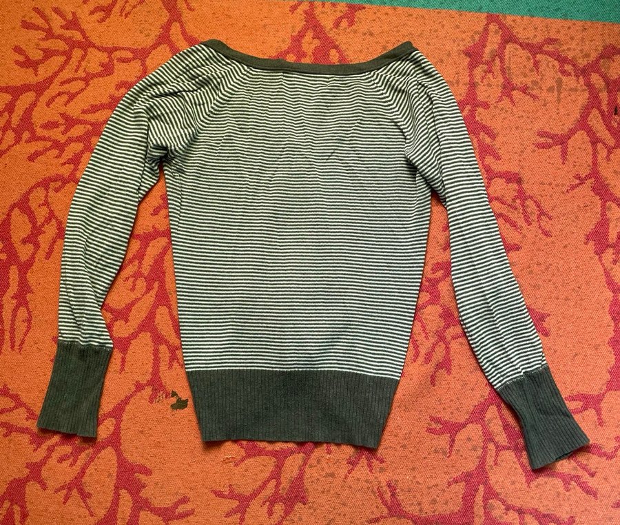 Gri Çizgili İnce Triko Hırka - Görsel 4