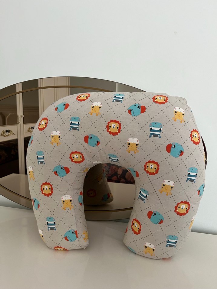 Desenli Gri Emzirme ve Hamile Yastığı - Görsel 2