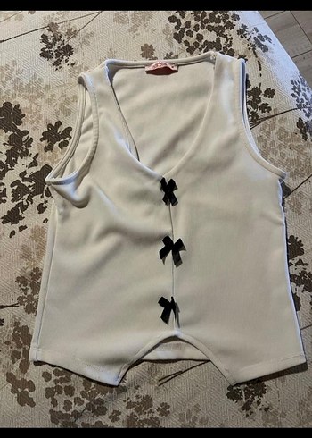 Fiyonklu beyaz crop yelek - Görsel 2