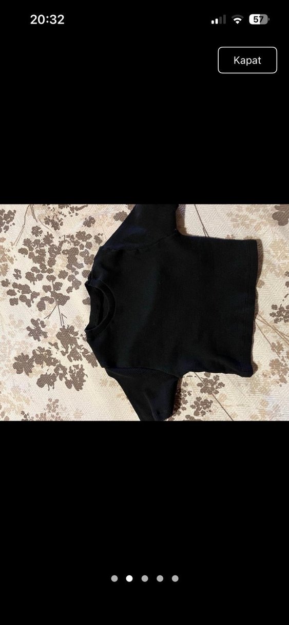 Kısa Kollu Siyah Crop Top - Görsel 2