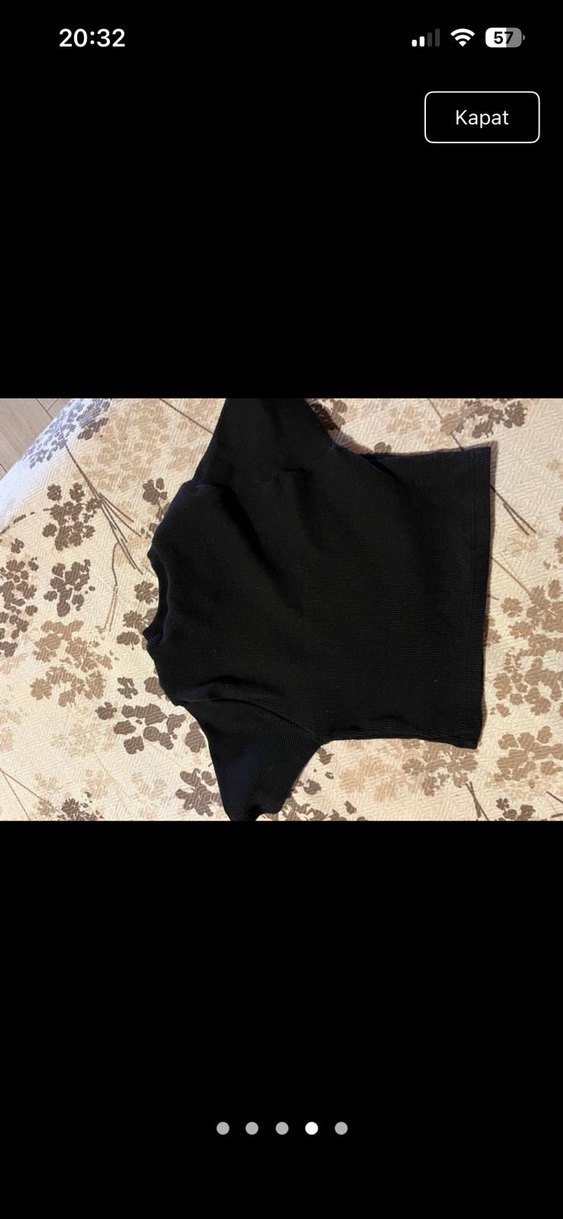 Kısa Kollu Siyah Crop Top - Görsel 4