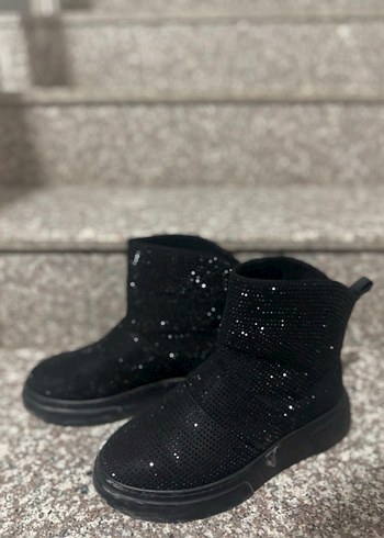 Siyah Pul Detaylı Kadın  Dolgu Topuk Bot - Görsel 2