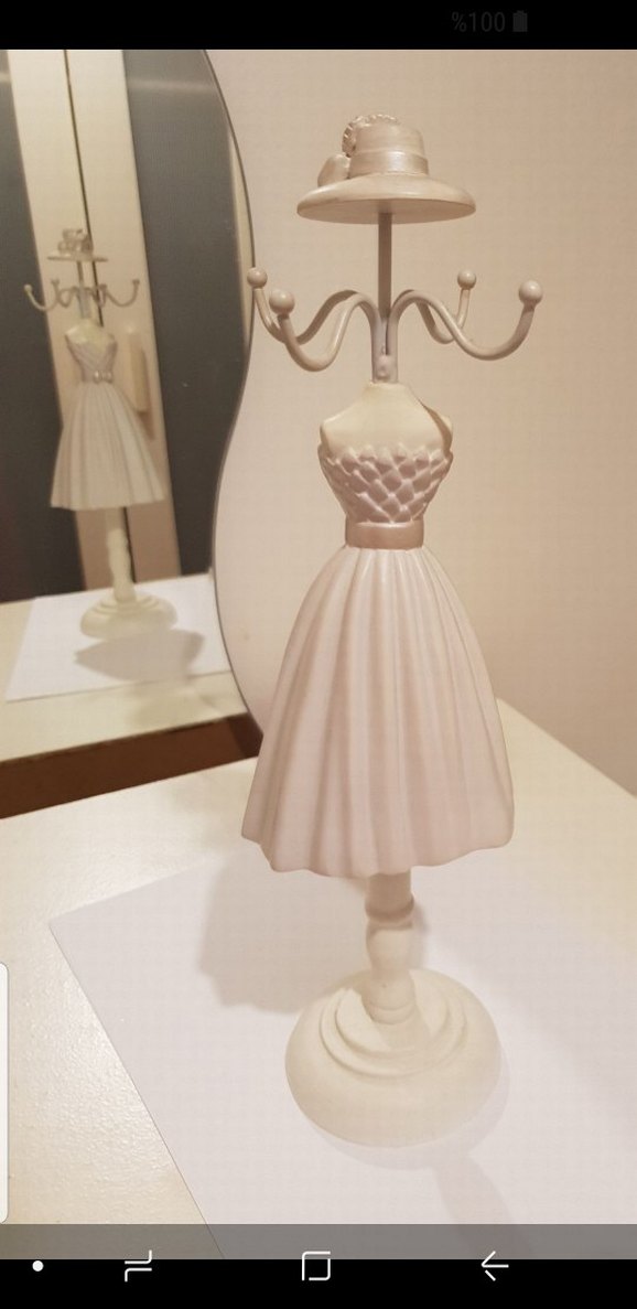 Beyaz Kadın Figürlü Takı Askısı - Görsel 5