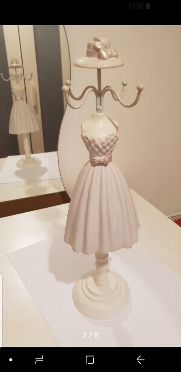 Beyaz Kadın Figürlü Takı Askısı - Görsel 3