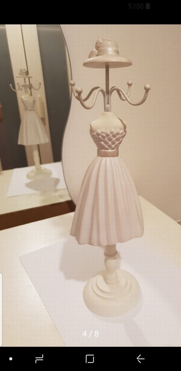 Beyaz Kadın Figürlü Takı Askısı - Görsel 4