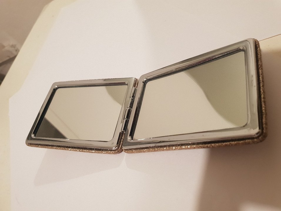 Parlak Altın Kadın Canta Aynasi - Görsel 3