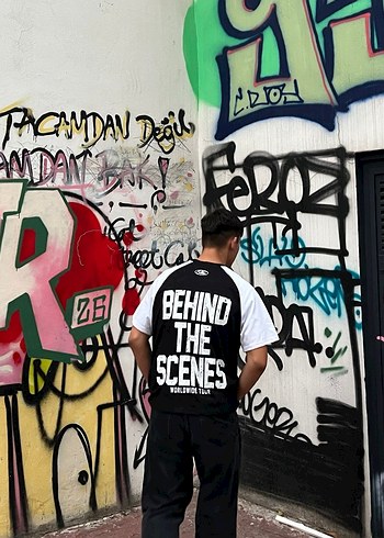 Kaotik baskılı tişört - Görsel 2