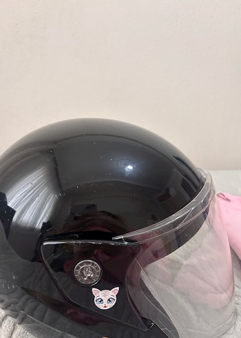 Parlak Siyah Minimalist Motosiklet Kaskı - Görsel 3