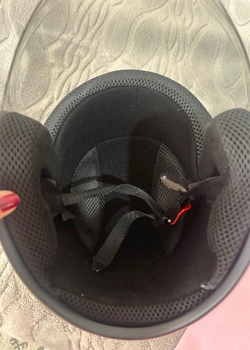 Parlak Siyah Minimalist Motosiklet Kaskı - Görsel 4