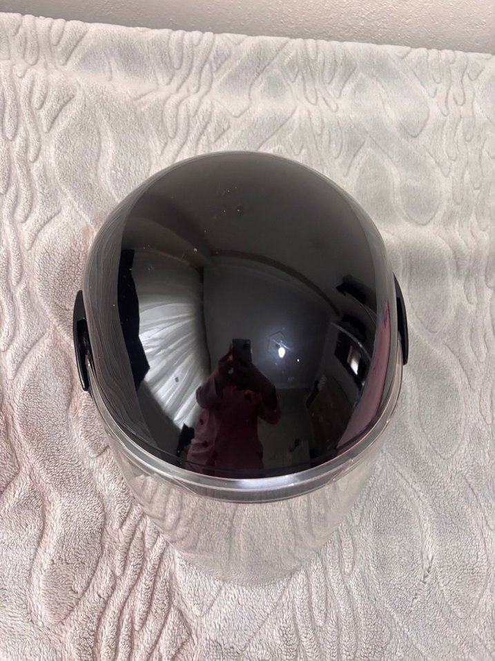 Parlak Siyah Minimalist Motosiklet Kaskı - Görsel 2