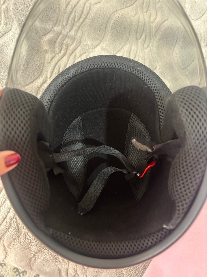 Parlak Siyah Minimalist Motosiklet Kaskı - Görsel 4