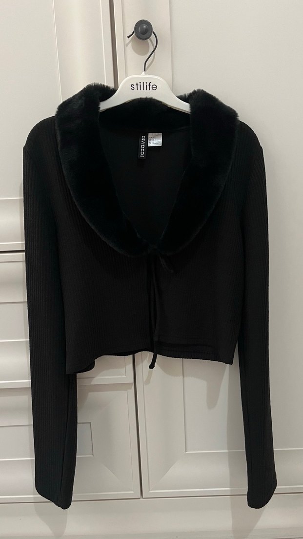 Siyah Kürklü Yakalı Kadın Kazak - Görsel 2