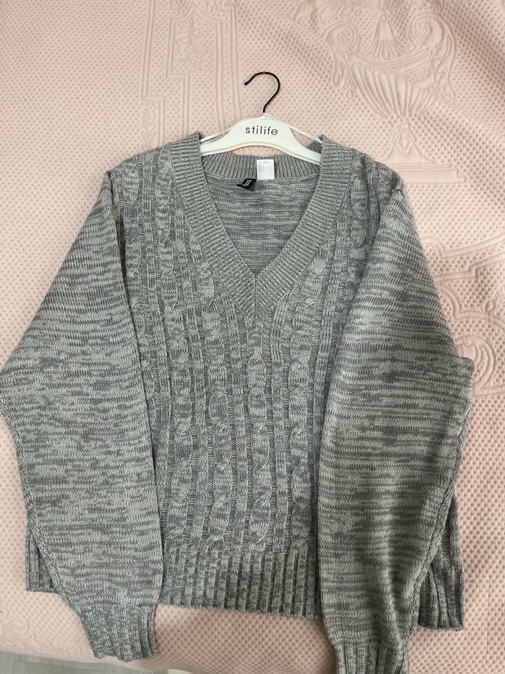 Gri V Yaka Örgü Kadın Kazak - Görsel 3