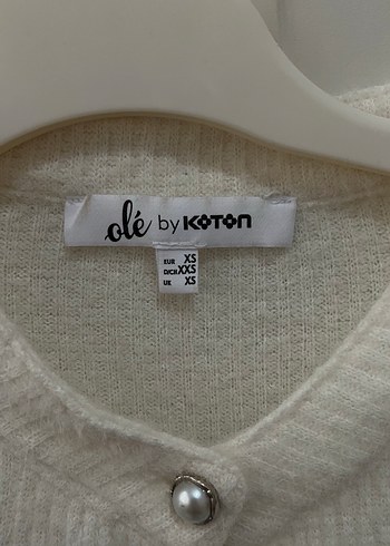 Düğmeli Beyaz Kadın Hırka - Görsel 2