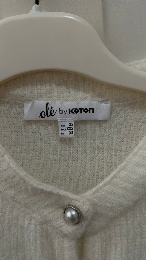 Düğmeli Beyaz Kadın Hırka - Görsel 2