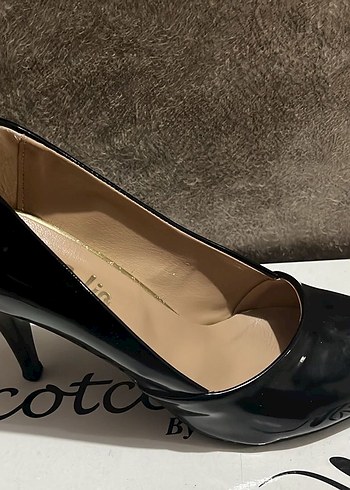 Siyah Parlak Stiletto - Görsel 2