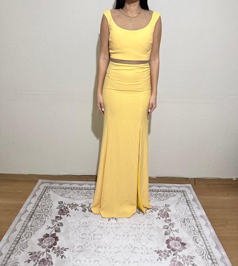 Sarı Uzun Abiye Elbise, Kolsuz, Dökümlü - Görsel 2