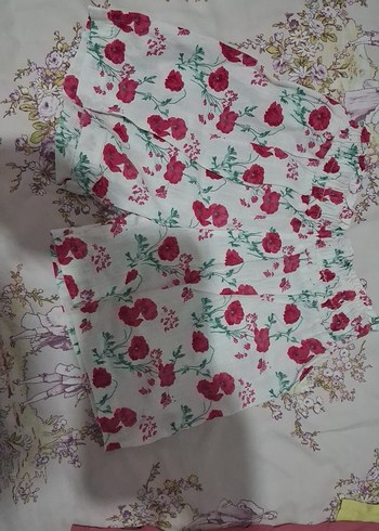 Çiçek Desenli Beyaz Pamuklu Kız Şortu - Görsel 3