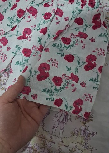 Çiçek Desenli Beyaz Pamuklu Kız Şortu - Görsel 2