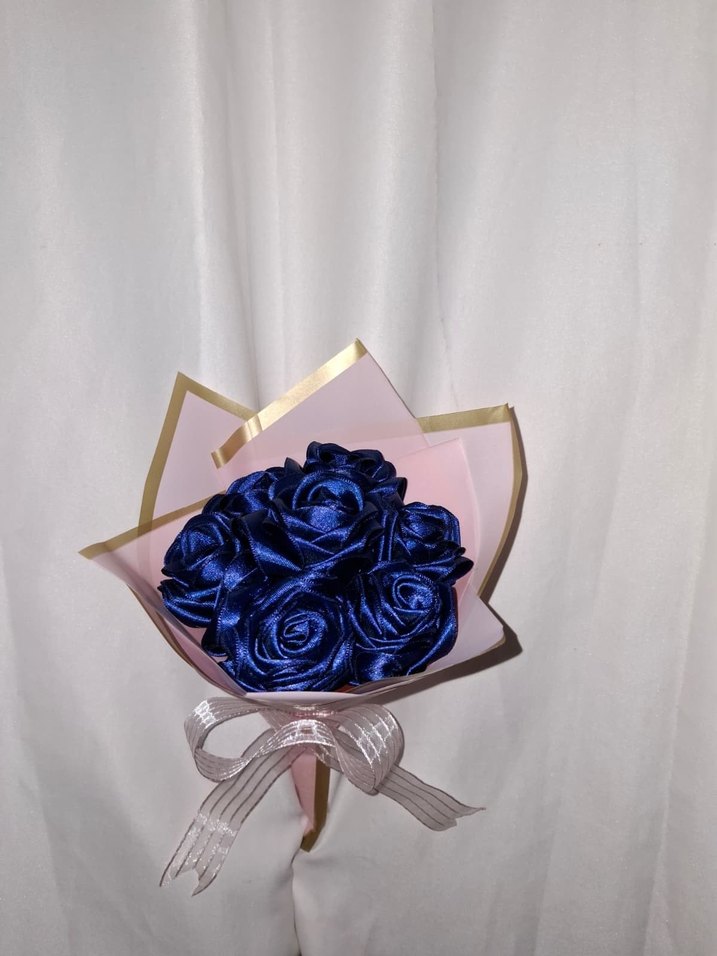 Gece Mavisi Kurdele Çiçek Buketi - Görsel 2