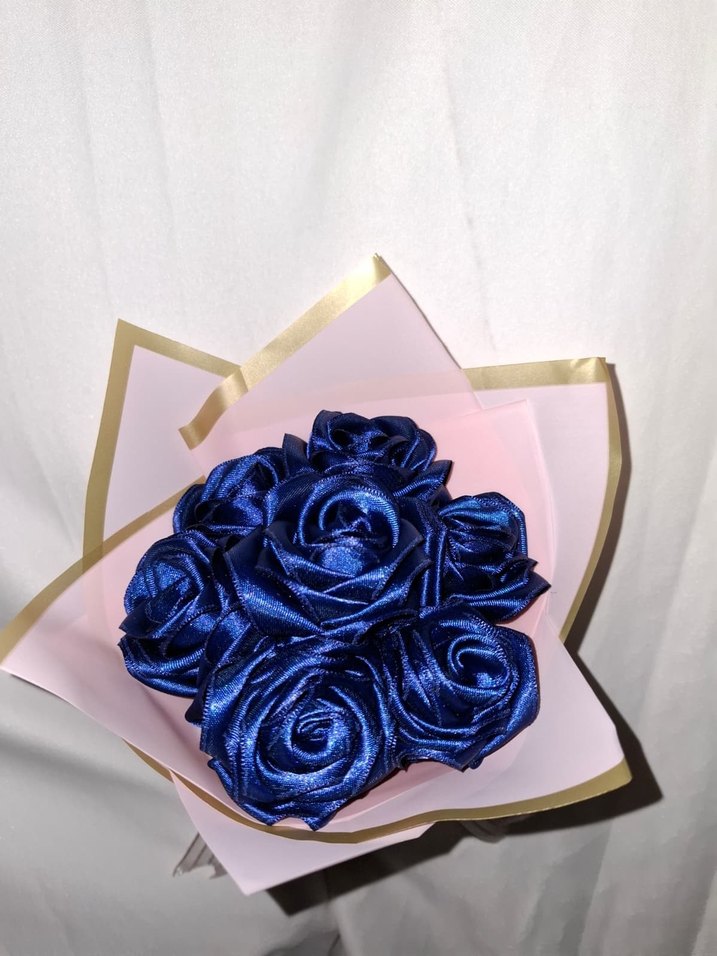 Gece Mavisi Kurdele Çiçek Buketi - Görsel 4