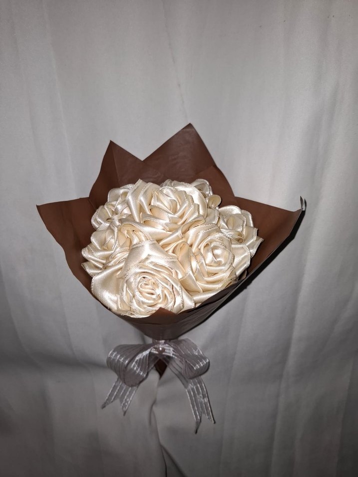 Krem Kurdele Çiçek Buketi - Görsel 4