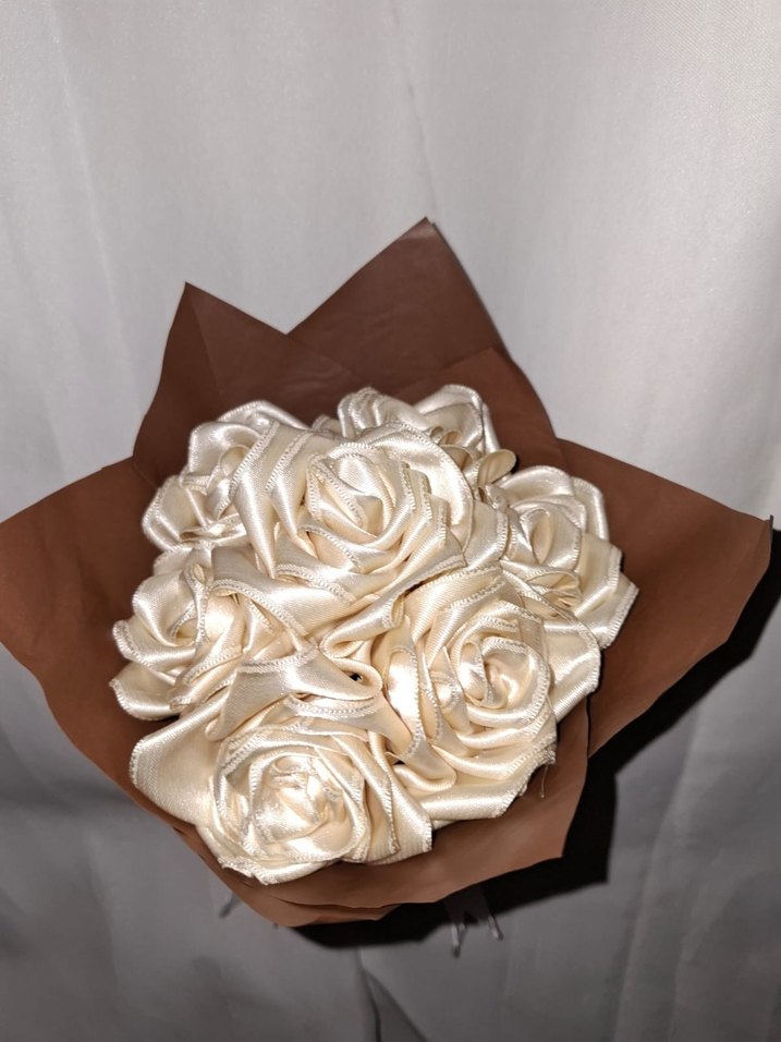 Krem Kurdele Çiçek Buketi - Görsel 5