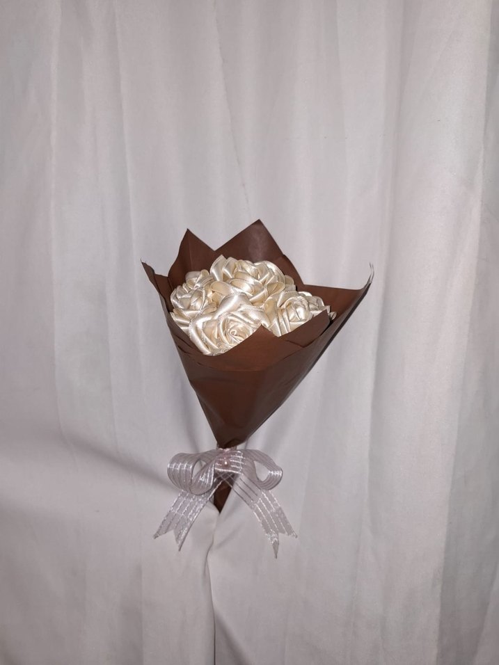 Krem Kurdele Çiçek Buketi - Görsel 2